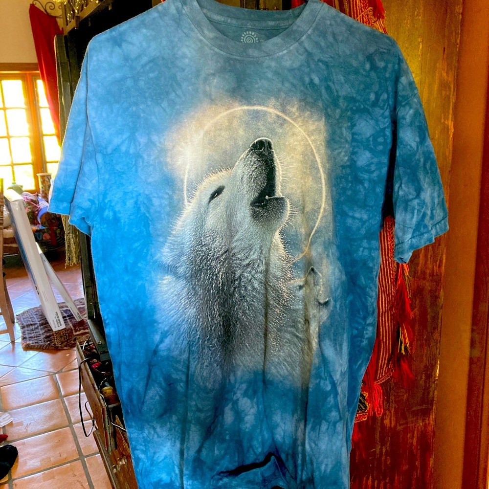Howling wolf and moon t-shirt